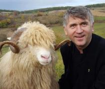 Cristian Pomohaci vrea să redevină preot! Instanţa Bisericii Române i-a admis cererea!