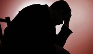 TERIBIL! Depresiv și părăsit de familie, s-a spânzurat de grindă. Soția plecase la muncă în Germania, de unde l-a anunțat că divorțează