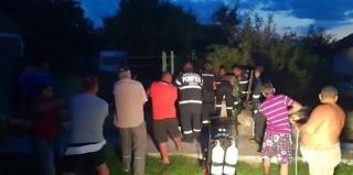 O bătrână de 78 de ani a dispărut de acasă joi dimineaţă şi a fost găsită seara, în fântână