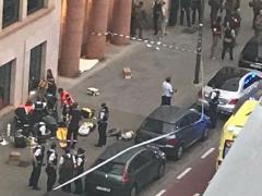 Autorul atacului de la Bruxelles NU este mort, așa cum anunțaseră inițial autoritățile, dar este rănit grav. A strigat "Allah Akbar" înainte de a ataca