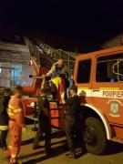 Un bărbat a stat ŞAPTE ORE pe acoperişul Tribunalului Braşov, în semn de protest! Cine a dus muncă de lămurire cu el, pentru a-l convinge să coboare