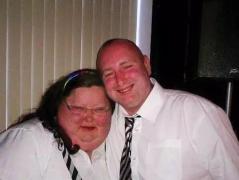 Era atât de grasă, încât nu a încăput în pozele de la nuntă! A trăit o adevărată dramă până să scape de kilogramele în plus, iar acum arată AŞA!