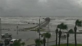 Uraganul Harvey și-a pierdut din INTENSITATE după ce a făcut PRĂPĂD în Texas!