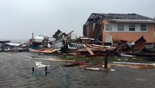 Harvey, retrogradat de la uragan la furtună tropicală. Pericolul rămâne însă major în Texas