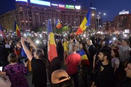 PROTESTE anunţate în Bucureşti şi mai multe oraşe din ţară, duminică seara. În Capitală protestul începe la ora 20, în Piaţa Victoriei