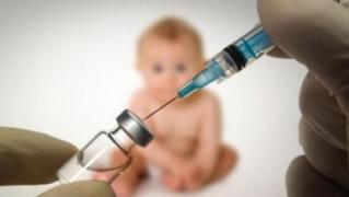 Ultima variantă a Legii Vaccinării trimite părinţii care refuză să îşi imunizeze copiii în FAŢA INSTANŢEI