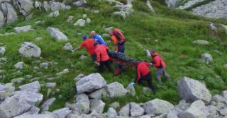 Tragedie în Cheile Bedinei. Un tânăr de 19 ani a murit după ce a alunecat pe o piatră şi s-a lovit la cap. Salvamontiştii n-au mai putut face nimic pentru el