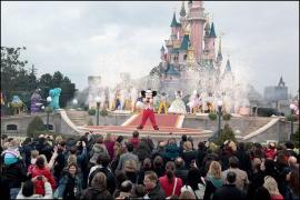 O familie de români i-a UŞURAT pe turiști, la Disneyland Paris, de peste 1 MILION DE EURO! Planul de operare este HALUCINANT