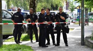 Alertă în Germania. Doi suspecţi ar fi pregătit "violenţe grave". Atacurile vizau oameni politici