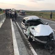 Accident CUMPLIT pe DE 581, la Vaslui. Două mașini s-au lovit frontal, una a EXPLODAT, victimele în stare gravă, transportate de urgență la spital