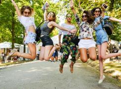 UNTOLD 2017.Cod ROȘU de caniculă și de distracție! Zeci de mii de tineri au ajuns deja la Cluj pentru festivalul UNTOLD - FOTO