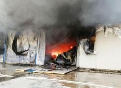 Incendiu de amploare! O fabrică de mezeluri din Alba s-a transformat în scrum - FOTO