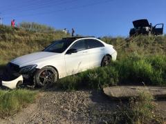 Un bolid de lux s-a făcut PRAF după ce șoferul a pierdut controlul și a ajuns într-un canal de irigații - GALERIE FOTO