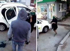 Cum au fost PEDEPSITE două fete de un TAXIMETRIST pentru că nu au avut bani să achite cursa - VIDEO SPECTACULOS