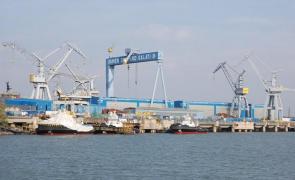 Protestul continuă la Şantierul Naval ”Damen” din Galaţi. Angajaţii au ieşit din nou în faţa companiei