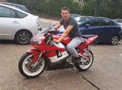 Mesajul EMOŢIONANT al iubitei motociclistului care a murit după ce a intrat cu 150 de km/h într-un Logan: 'Aveam nevoie de tine, de săruturile tale!'