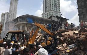 Cel puţin 6 morţi şi 40 persoane prinse sub dărâmături, după ce o clădire s-a prăbuşit. Misiuni de salvare DRAMATICE