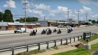 INCIDENT CIUDAT la trecerea convoiului lui Donald Trump! Oamenii au fost șocați când au văzut ce se întâmplă cu mașina președintelui american (VIDEO)