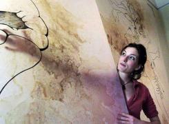 TRAGEDIE FĂRĂ MARGINI. O artistă cunoscută, însărcinată în şase luni, a fost găsită moartă în casă!