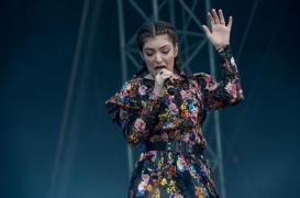 Evacuare masivă la un concert al cântăreţei Lorde: "Este cea mai mare melodramă pe care am trăit-o. Vă rog, aveți grijă de voi!"
