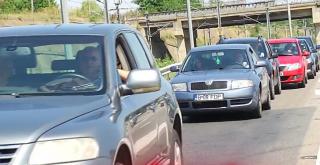 Românii fug de CANICULĂ! Bară la bară pe Autostrada Soarelui, spre litoral. Sunt cozi imense la podul de la Feteşti (VIDEO)
