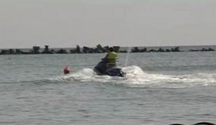 TRAGEDIE la Costineşti! Un turist a murit, după ce a intrat cu skijetul în plasele pescarilor şi s-a răsturnat (UPDATE)