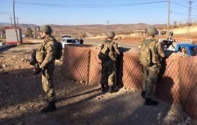 Turcia îşi consolidează prezenţa militară la frontiera cu Siria