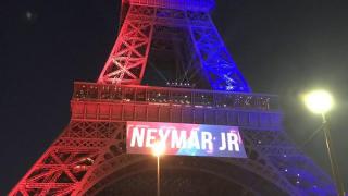 Alertă la Paris: Turnul Eiffel a fost evacuat, după ce un bărbat înarmat a încercat să forţeze unul dintre controalele de securitate