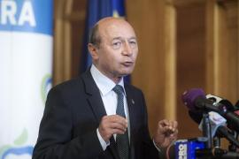 Băsescu, despre premierul Tudose:"Pare a fi mult mai logic decât Dragnea, care recită poeziile de proastă calitate pe care i le-a dictat Vâlcov"