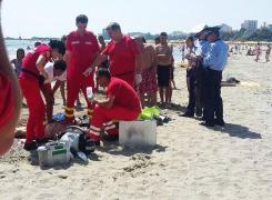 Apeluri DISPERATE la 112 de pe plaja din Eforie: 'Veniţi repede! Se îneacă toţi!'
