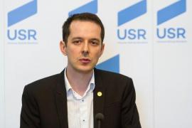 USR ar putea sprijini iniţiativa PNL de a contesta sesiunea extraordinară a Parlamentului: "Dacă se convoacă plenul fără bază legală, nu e abuz în serviciu?"