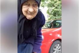 IMAGINI VIRALE! O bătrână gârbovită vine de la 10 km distanță la oraş pentru a vinde 1 kg de brânză şi un borcan de smântână (VIDEO)