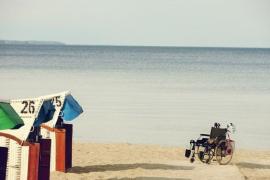 Premieră la Constanţa! Se deschide prima plajă cu facilităţi pentru persoanele în scaune cu rotile