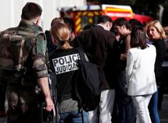 ALERTĂ LA PARIS. Mai mulţi MILITARI francezi au fost CĂLCAŢI de o maşină! Şoferul este căutat de forţele de ordine