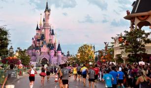 Doi romi care şi-au trimis copiii să fure la Disneyland Paris au fost condamnaţi la ani grei de închisoare!