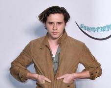 Brooklyn Beckham, în mijlocul unui SCANDAL după ce s-a fotografiat având un PISTOL în mână (FOTO)