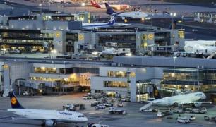 Ameninţare cu bombă pe aeroportul din Frankfurt. Pasagerii au fost evacuaţi de urgenţă