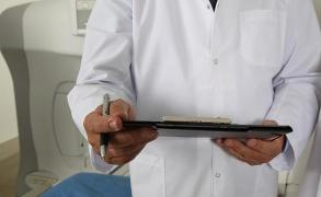 Veste tragică din lumea medicală! Un renumit pediatru din România s-a stins din viaţă