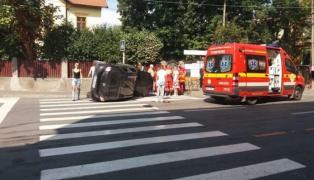 Grav accident la Sibiu. Cinci răniţi, printre care şi COPII, după ce două maşini s-au ciocnit într-o intersecţie