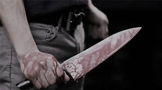 GROZĂVIE în MARAMUREŞ! Un tânăr şi-a târât soacra şi soţia în mijlocul comunei, le-a CĂSĂPIT pe amândouă cu un cuţit, apoi a fugit