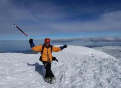 Primul român care traversează Americile pe bicicletă a cucerit cel mai îndepărtat punct de centrul Terrei