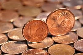 CURS VALUTAR. Leul pierde teren în faţa monedei Euro