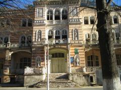 Legendarul hotel BÂNTUIT din Băile Herculane, sub care se crede că se află o comoară uriaşă îngropată de romani, cumpărat cu 1 milion de euro