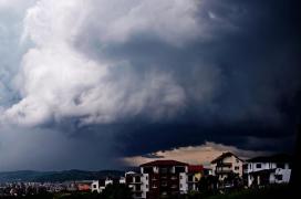 ANM a emis AVERTIZARE de fenomene METEO foarte periculoase! O furtună VIOLENTĂ va lovi în scurt timp, în mai multe judeţe!