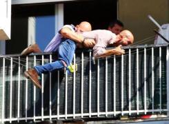 SCENE TERIFIANTE! O ROMÂNCĂ a fost găsită într-o BALTĂ de SÂNGE pe stradă în Italia după ce şi-a dus fetiţa la şcoală!