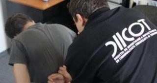 Un român este şeful unei grupări care transporta droguri spre Marea Britanie. El a fost reţinut de procurorii DIICOT, alături de un alt român, şi el membru al grupării