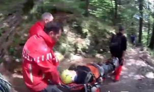 Misiune dramatică în Bucegi! Turistă coborâtă cu targa de pe munte de salvamontişti