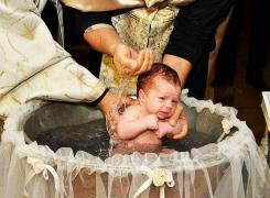 Răsturnare de situaţie în cazul bebeluşului mort la scurt timp după botez. Ce au descoperit medicii legişti