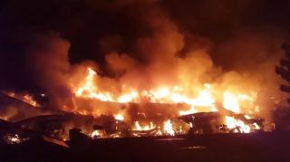Un incendiu URIAȘ a izbucnit în nordul Londrei. Aproape 100 de pompieri se luptă cu flăcările (VIDEO)