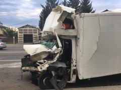 ACCIDENT DEVASTATOR. O autoutilitară a fost DISTRUSĂ, iar o maşină de POMPIERI s-a înfipt în peretele unui spital - GALERIE FOTO